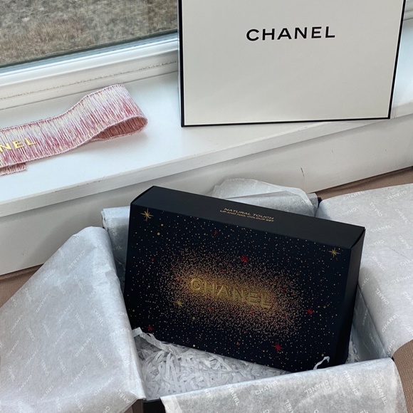 CHANEL Bags Chanel Holiday Gift Set With Added Crossbody Strap